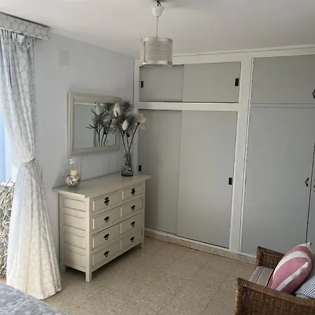 Large Three Bedroom Panoramic Sea Views Эстепона